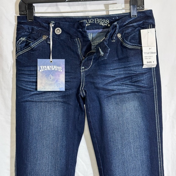 True Bliss junior flare jeans. NWT size 7 - Picture 3 of 6
